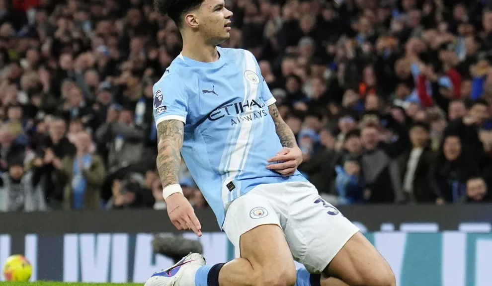 A Tactical Battle from the First Whistle